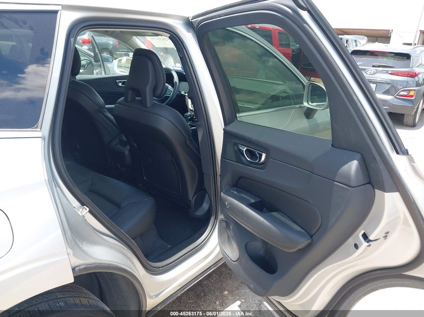 2018 Volvo Xc60 VIN LYV102RK7JB082298 IAAI salvage auction — REAR END, Original (Texas), sold $8,550 on 2026-07-15 (photo 8)