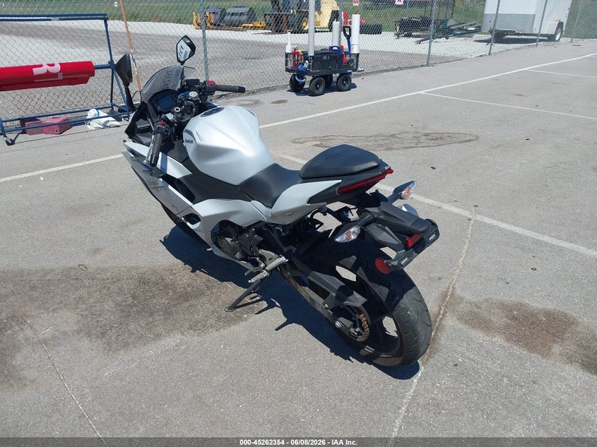 2025 Kawasaki Ninja VIN ML5EXGG16SDA71432 IAAI salvage auction — FRONT END, Salvage (Nebraska), sold $25 on 2026-07-29 (photo 3)