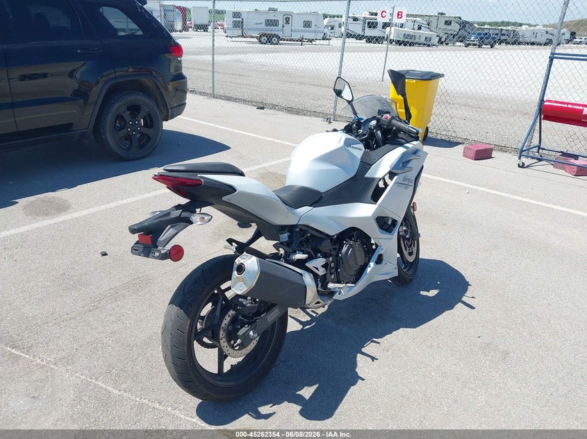 2025 Kawasaki Ninja VIN ML5EXGG16SDA71432 IAAI salvage auction — FRONT END, Salvage (Nebraska), sold $25 on 2026-07-29 (photo 4)
