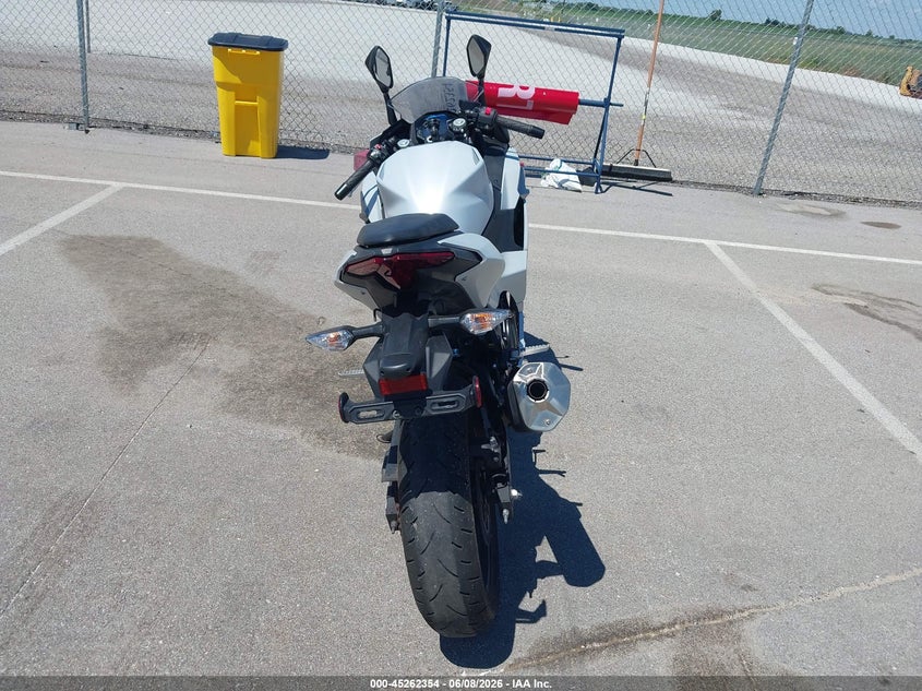 2025 Kawasaki Ninja VIN ML5EXGG16SDA71432 IAAI salvage auction — FRONT END, Salvage (Nebraska), sold $25 on 2026-07-29 (photo 6)