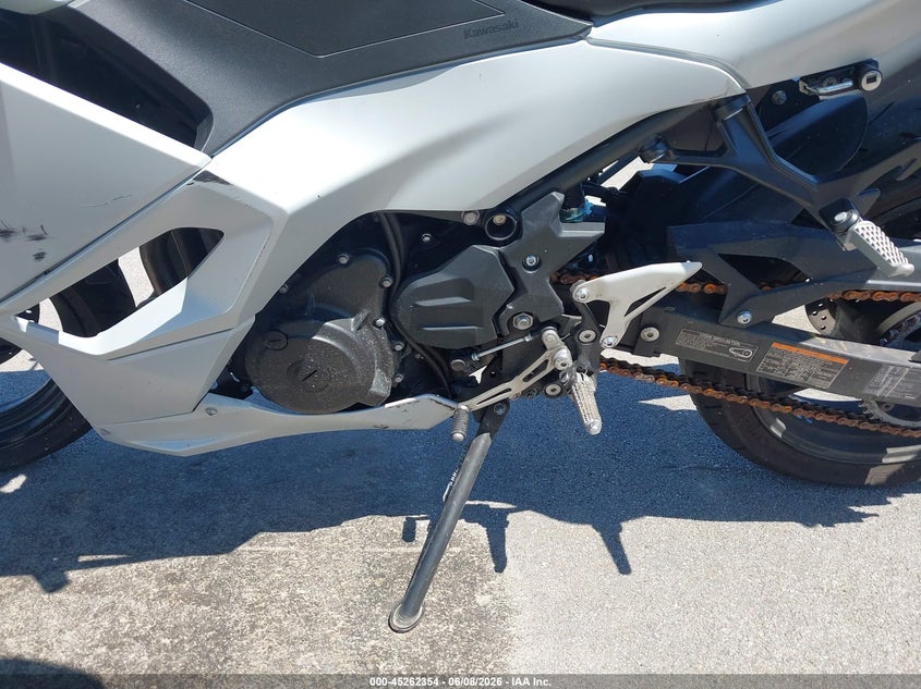 2025 Kawasaki Ninja VIN ML5EXGG16SDA71432 IAAI salvage auction — FRONT END, Salvage (Nebraska), sold $25 on 2026-07-29 (photo 9)