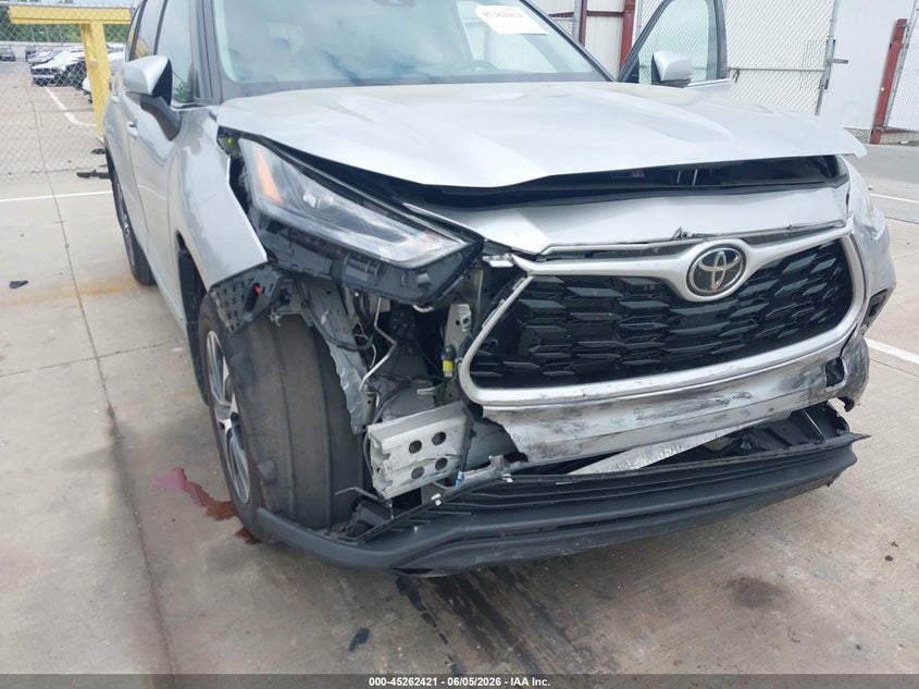 2022 Toyota Highlander VIN 5TDGZRBH6NS593041 IAAI salvage auction — FRONT END, Salvage Title, sold $18,100 on 2026-07-10 (photo 6)