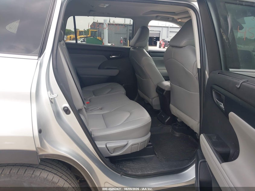 2022 Toyota Highlander VIN 5TDGZRBH6NS593041 IAAI salvage auction — FRONT END, Salvage Title, sold $18,100 on 2026-07-10 (photo 8)