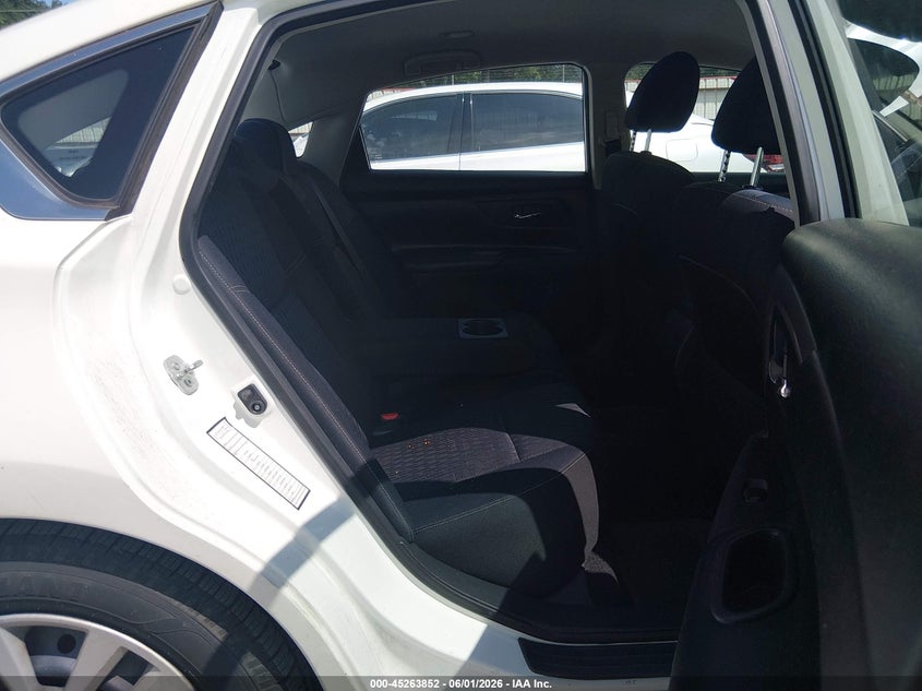 2017 Nissan Altima VIN 1N4AL3AP6HC191318 IAAI salvage auction — FRONT & REAR, Salvage Title, sold $775 on 2026-08-01 (photo 8)