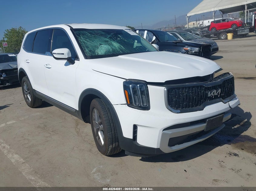 2025 Kia Telluride VIN 5XYP24GC0SG565426 IAAI salvage auction — LEFT FRONT, Salvage Title, sold $9,300 on 2026-07-29 (photo 1)