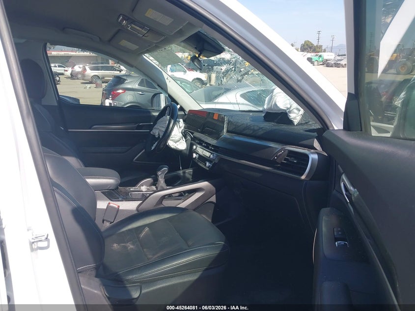 2025 Kia Telluride VIN 5XYP24GC0SG565426 IAAI salvage auction — LEFT FRONT, Salvage Title, sold $9,300 on 2026-07-29 (photo 5)