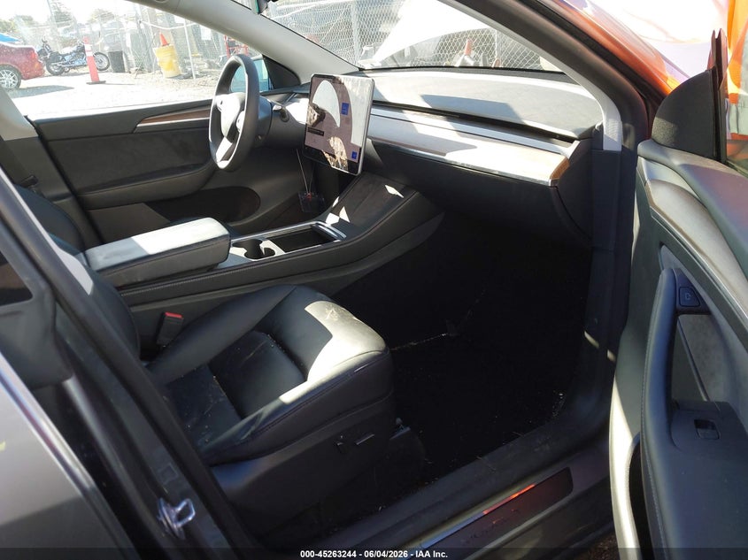2024 Tesla Model y VIN 7SAYGDEF8RF195060 IAAI salvage auction — LEFT REAR, Salvage Title, sold $11,000 on 2026-07-30 (photo 5)