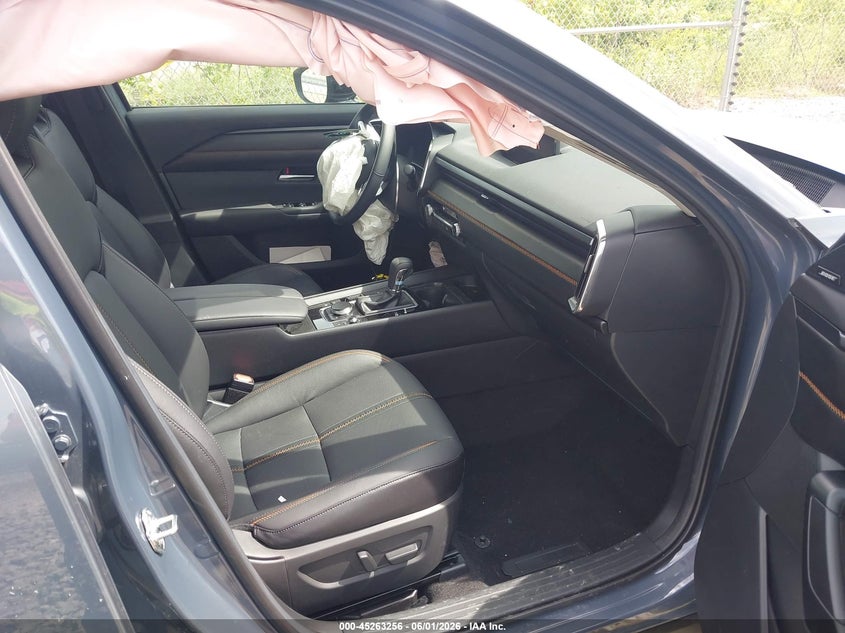 2025 Mazda Cx-50 VIN 7MMVABEM1SN393412 IAAI salvage auction — RIGHT FRONT, Salvage Title, sold $11,825 on 2026-07-07 (photo 5)