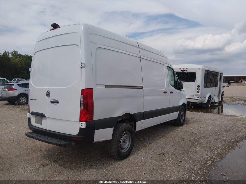 2021 Freightliner Sprinter 2500 VIN W2Y40BHY2MT062171 IAAI salvage auction — NORMAL WEAR, Clear (Oklahoma), sold $15,600 on 2026-07-04 (photo 4)