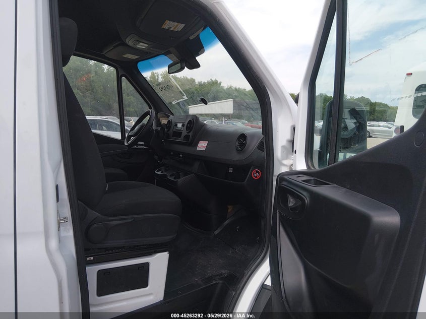 2021 Freightliner Sprinter 2500 VIN W2Y40BHY2MT062171 IAAI salvage auction — NORMAL WEAR, Clear (Oklahoma), sold $15,600 on 2026-07-04 (photo 5)
