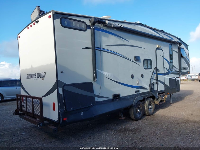 2018 Forest river Arctic wolf VIN 5ZT3CKSB7J2700262 IAAI salvage auction — STORM DAMAGE, Salvage (Texas), sold $1,750 on 2026-07-15 (photo 4)