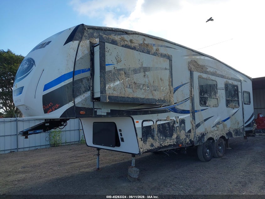 2018 Forest river Arctic wolf VIN 5ZT3CKSB7J2700262 IAAI salvage auction — STORM DAMAGE, Salvage (Texas), sold $1,750 on 2026-07-15 (photo 6)