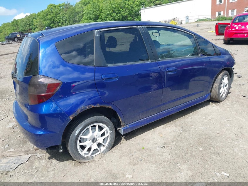 2010 Honda Fit VIN JHMGE8H26AS012047 IAAI salvage auction — NORMAL WEAR, Clear (Massachusetts), sold $200 on 2026-07-14 (photo 4)
