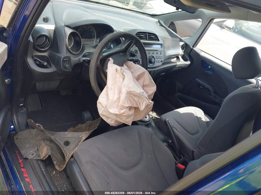 2010 Honda Fit VIN JHMGE8H26AS012047 IAAI salvage auction — NORMAL WEAR, Clear (Massachusetts), sold $200 on 2026-07-14 (photo 5)