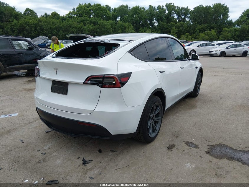 2025 Tesla Model y VIN 7SAYGDED7SA373669 IAAI salvage auction — HAIL, Salvage Title, sold $12,700 on 2026-07-30 (photo 4)