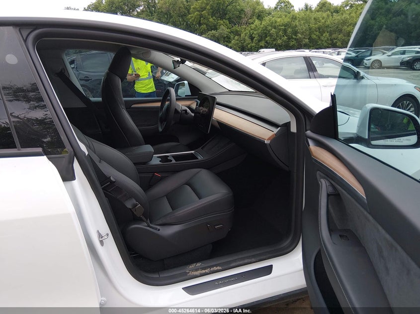 2025 Tesla Model y VIN 7SAYGDED7SA373669 IAAI salvage auction — HAIL, Salvage Title, sold $12,700 on 2026-07-30 (photo 5)