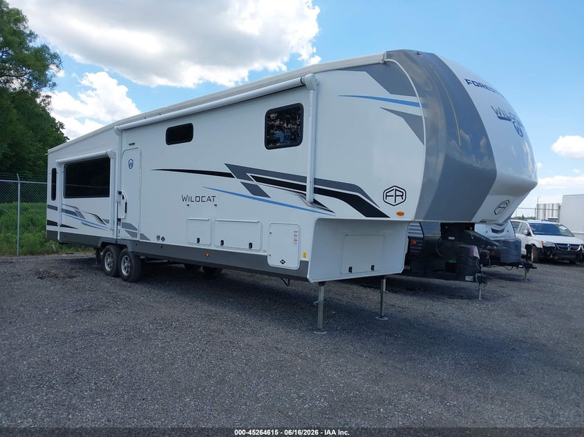 2025 Forest river Wildcat VIN 4X4FWCM2XSG005197 — IAAI salvage auction photo
