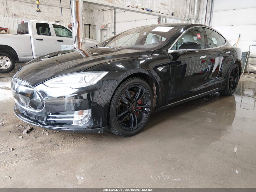 2014 Tesla Model s VIN 5YJSA1H24EFP65996 IAAI salvage auction — SIDE, Salvage Title, sold $6,025 on 2026-07-31 (photo 2)