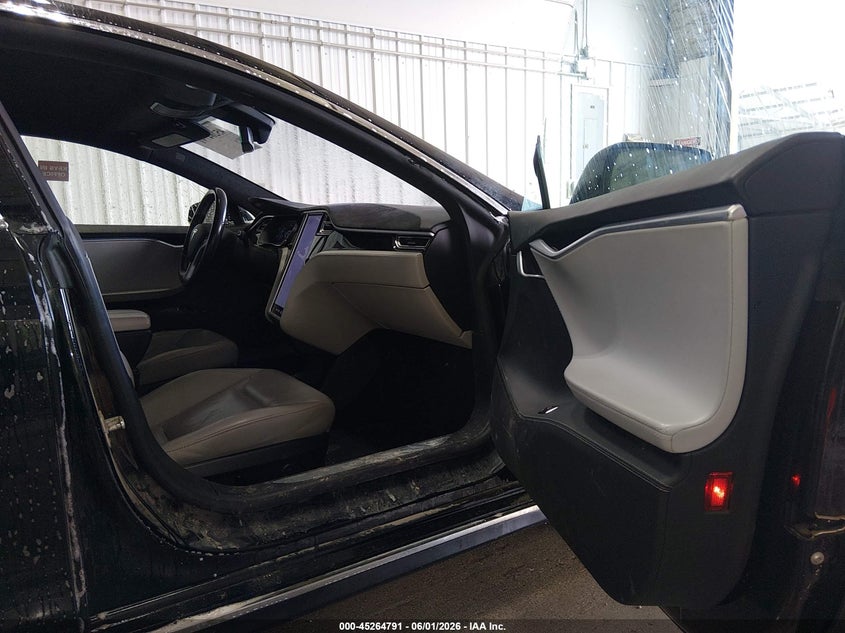2014 Tesla Model s VIN 5YJSA1H24EFP65996 IAAI salvage auction — SIDE, Salvage Title, sold $6,025 on 2026-07-31 (photo 5)
