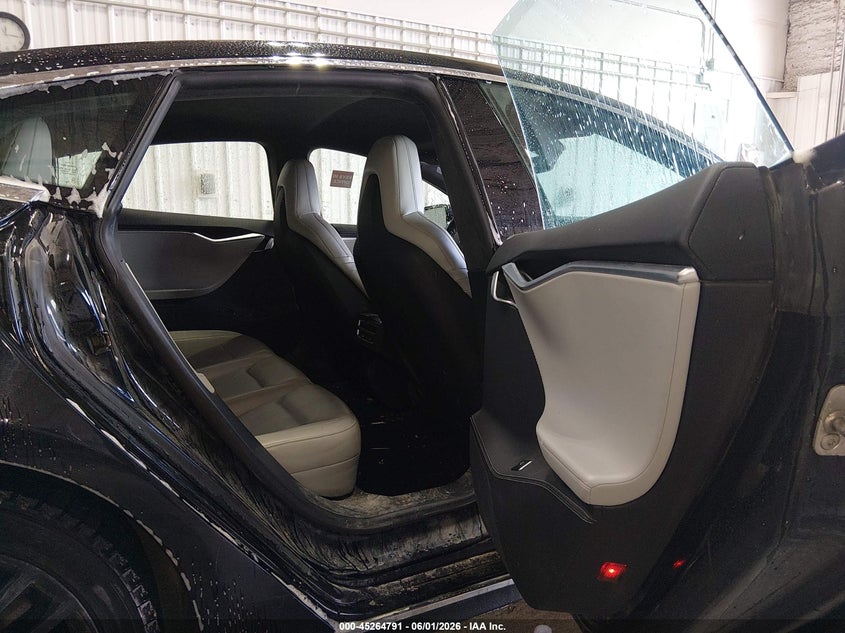 2014 Tesla Model s VIN 5YJSA1H24EFP65996 IAAI salvage auction — SIDE, Salvage Title, sold $6,025 on 2026-07-31 (photo 8)