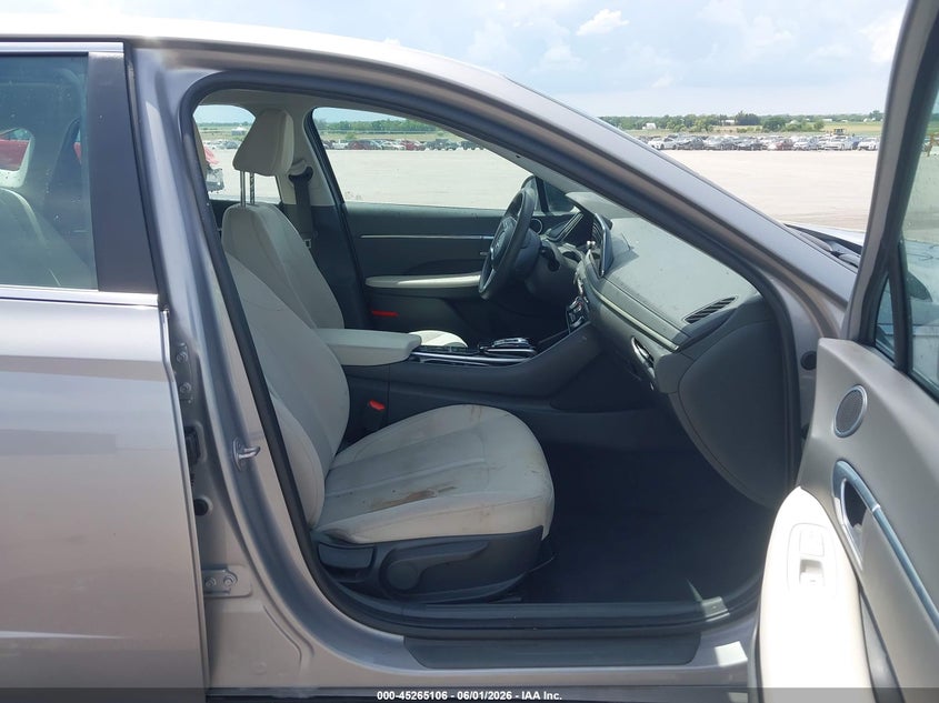2023 Hyundai Sonata VIN KMHL64JAXPA260187 IAAI salvage auction — SIDE, Salvage Title, sold $9,200 on 2026-08-20 (photo 5)