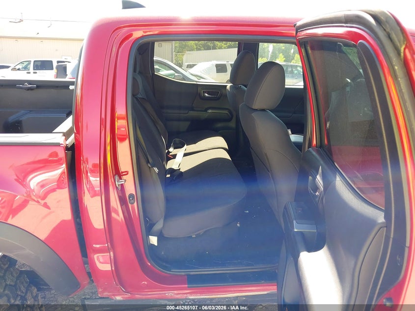 2016 Toyota Tacoma VIN 5TFCZ5AN9GX044512 IAAI salvage auction — RIGHT FRONT, Salvage Title, sold $8,100 on 2026-07-15 (photo 8)