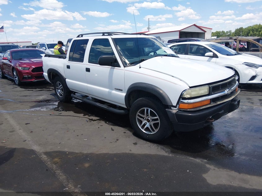 2004 Chevrolet S-10 VIN 1GCDT13X14K139619 — IAAI salvage auction photo