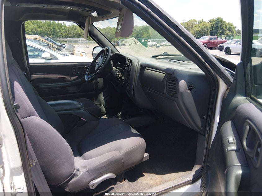 2004 Chevrolet S-10 VIN 1GCDT13X14K139619 IAAI salvage auction — FRONT END, Salvage (North Carolina), sold $725 on 2026-07-08 (photo 5)