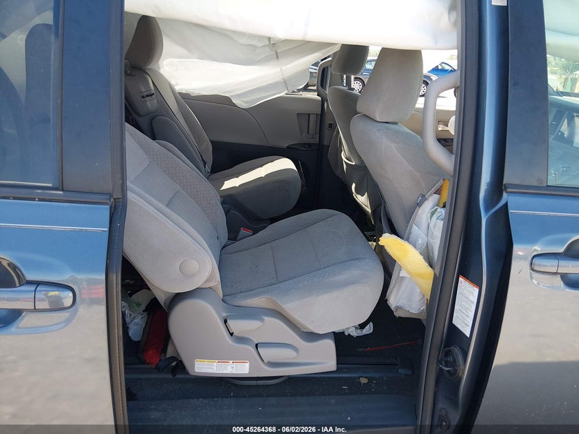 2017 Toyota Sienna VIN 5TDKZ3DC0HS882123 IAAI salvage auction — LEFT FRONT, Salvage Title, sold $3,850 on 2026-07-22 (photo 8)