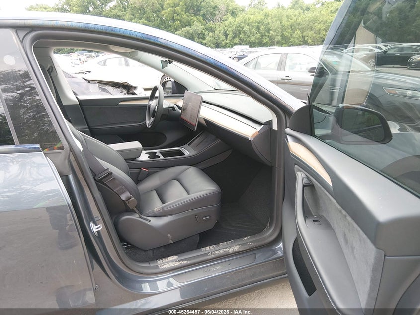 2023 Tesla Model y VIN 7SAYGDEE6PA199982 IAAI salvage auction — HAIL, Salvage Title, sold $14,100 on 2026-07-30 (photo 5)
