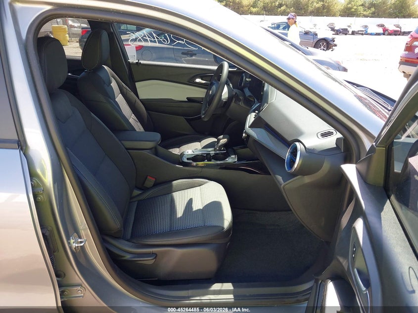2025 Chevrolet Trax VIN KL77LHEPXSC317339 IAAI salvage auction — SIDE, Salvage Title, sold $5,300 on 2026-07-08 (photo 5)