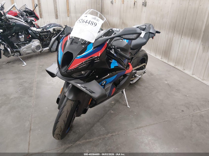2026 BMW M VIN WB10P4307T6L84338 IAAI salvage auction — RIGHT SIDE, Salvage Title, sold $23,500 on 2026-08-01 (photo 2)