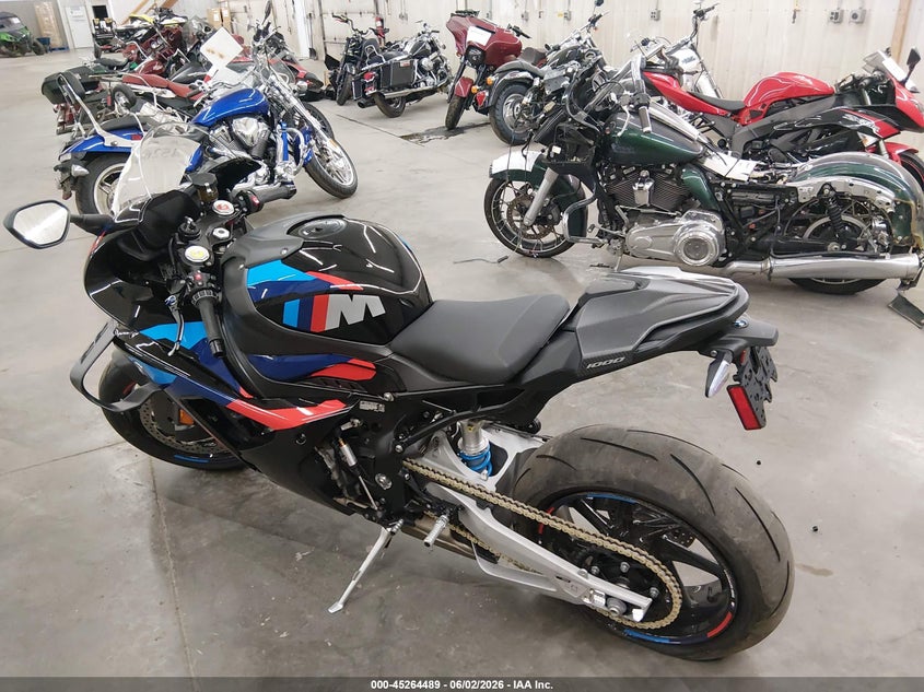2026 BMW M VIN WB10P4307T6L84338 IAAI salvage auction — RIGHT SIDE, Salvage Title, sold $22,000 on 2026-07-29 (photo 3)