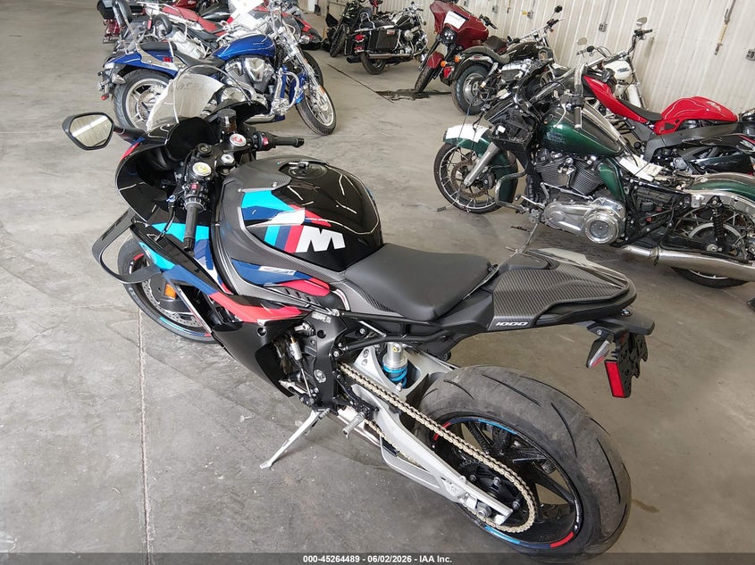 2026 BMW M VIN WB10P4307T6L84338 IAAI salvage auction — RIGHT SIDE, Salvage Title, sold $23,500 on 2026-08-01 (photo 4)