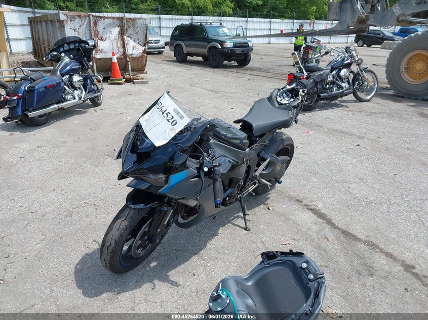 2025 Kawasaki VIN JKBZXJK1XSA010729 IAAI salvage auction — RIGHT FRONT, Scrap (Michigan), sold $2,650 on 2026-07-28 (photo 1)