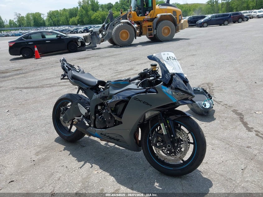 2025 Kawasaki VIN JKBZXJK1XSA010729 IAAI salvage auction — RIGHT FRONT, Scrap (Michigan), sold $2,650 on 2026-07-28 (photo 2)