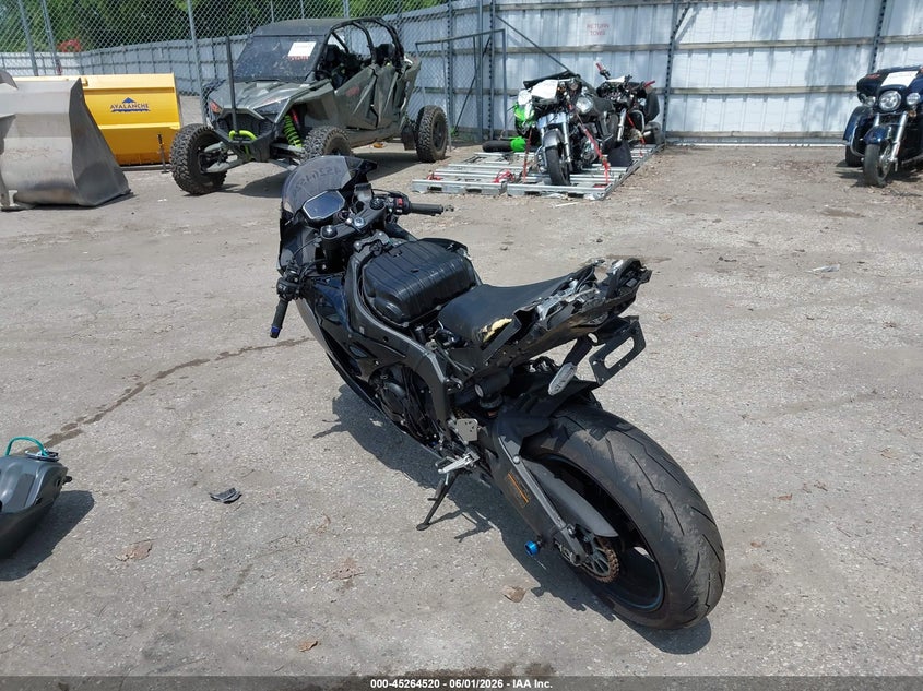 2025 Kawasaki VIN JKBZXJK1XSA010729 IAAI salvage auction — RIGHT FRONT, Scrap (Michigan), sold $2,650 on 2026-07-28 (photo 4)