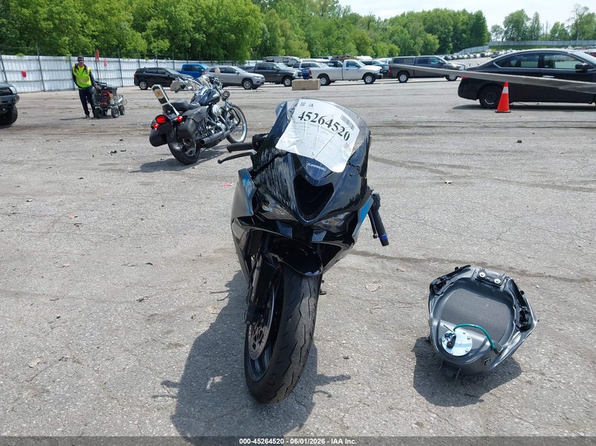2025 Kawasaki VIN JKBZXJK1XSA010729 IAAI salvage auction — RIGHT FRONT, Scrap (Michigan), sold $2,650 on 2026-07-28 (photo 5)