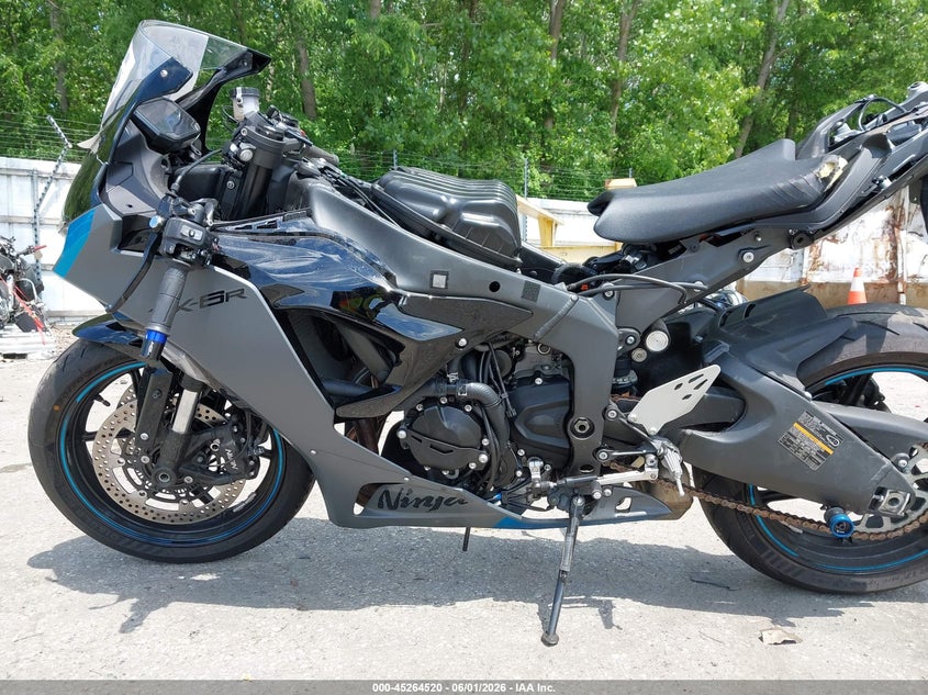 2025 Kawasaki VIN JKBZXJK1XSA010729 IAAI salvage auction — RIGHT FRONT, Scrap (Michigan), sold $2,650 on 2026-07-28 (photo 8)