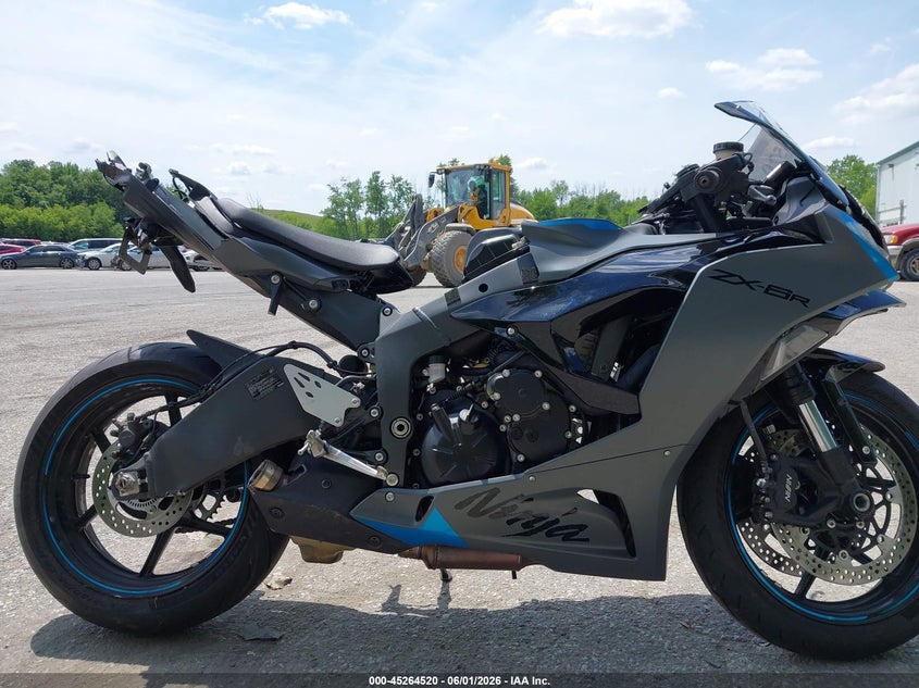 2025 Kawasaki VIN JKBZXJK1XSA010729 IAAI salvage auction — RIGHT FRONT, Scrap (Michigan), sold $2,650 on 2026-07-28 (photo 9)