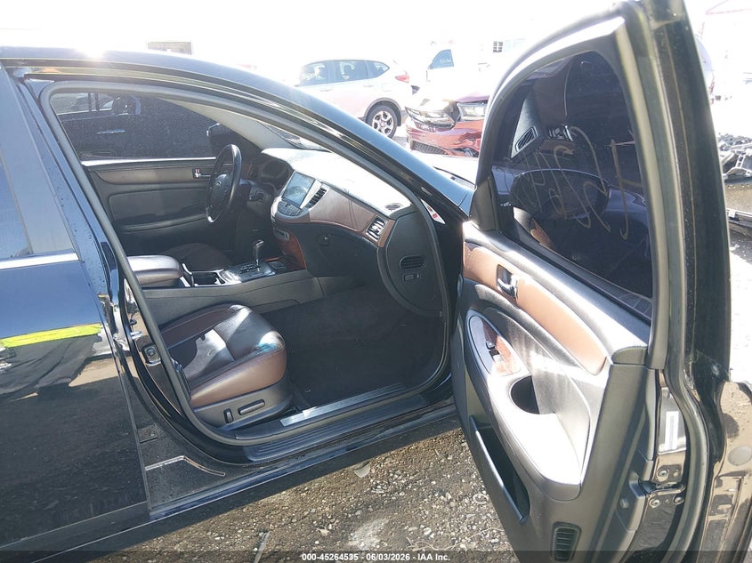 2011 Hyundai Genesis VIN KMHGC4DE3BU139176 IAAI salvage auction — RIGHT FRONT, Clear (Indiana), sold $1,875 on 2026-07-22 (photo 5)