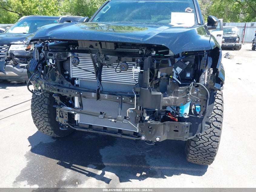 2026 Toyota 4runner VIN JTEVA5BR5T5116941 IAAI salvage auction — FRONT END, Wait Title, sold $40,200 on 2026-10-01 (photo 6)