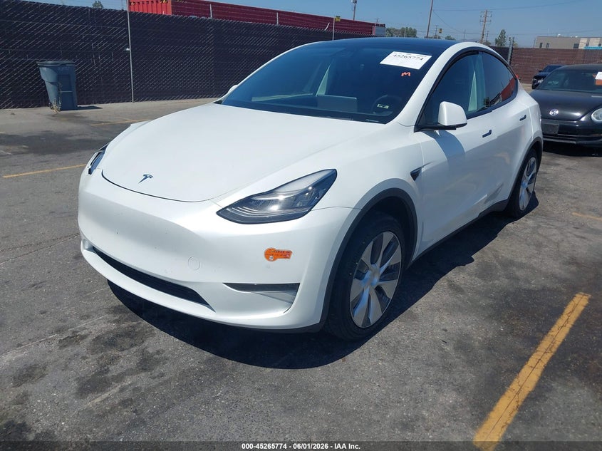 2020 Tesla Model y VIN 5YJYGDEE8LF054498 IAAI salvage auction — RIGHT FRONT, Salvage Title, sold $9,400 on 2026-07-13 (photo 2)