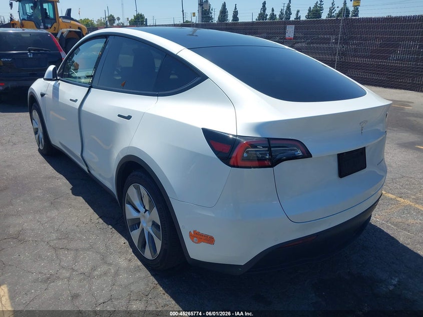 2020 Tesla Model y VIN 5YJYGDEE8LF054498 IAAI salvage auction — RIGHT FRONT, Salvage Title, sold $9,400 on 2026-07-13 (photo 3)