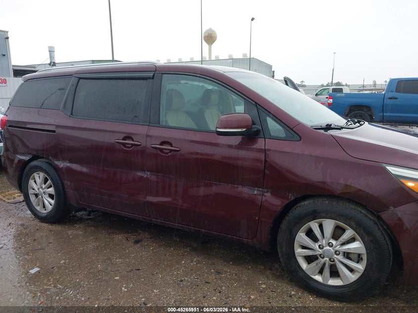 2017 Kia SEDONA VIN KNDMB5C16H6284675 IAAI salvage auction — RIGHT SIDE, Salvage Title, sold $1,550 on 2026-07-23 (photo 6)