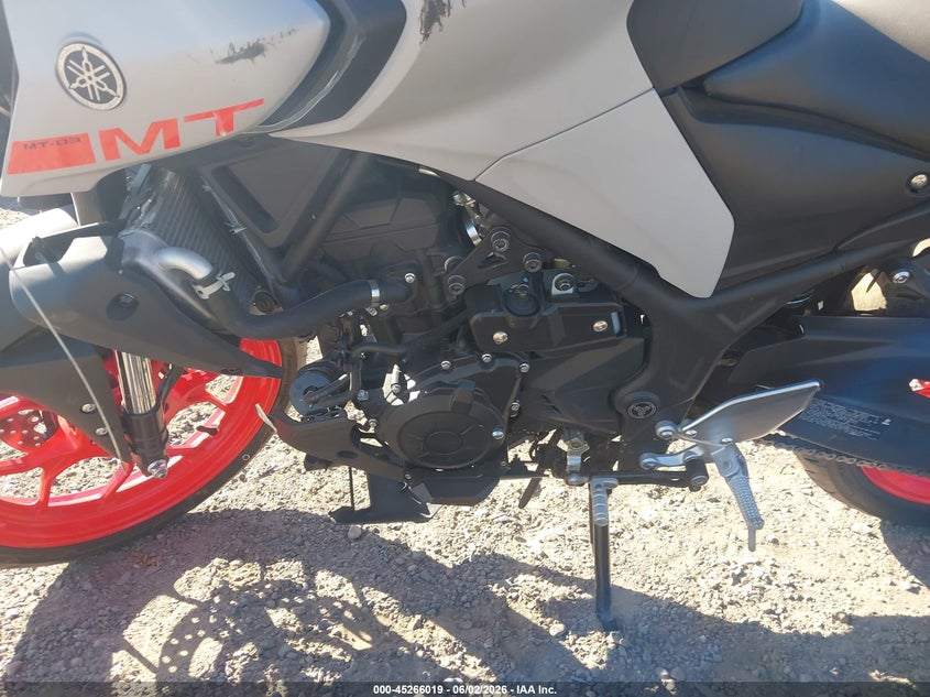 2020 Yamaha Mt-03 VIN MH3RH20Y7LK001075 IAAI salvage auction — REAR END, Salvage Title, sold $1,550 on 2026-07-07 (photo 9)