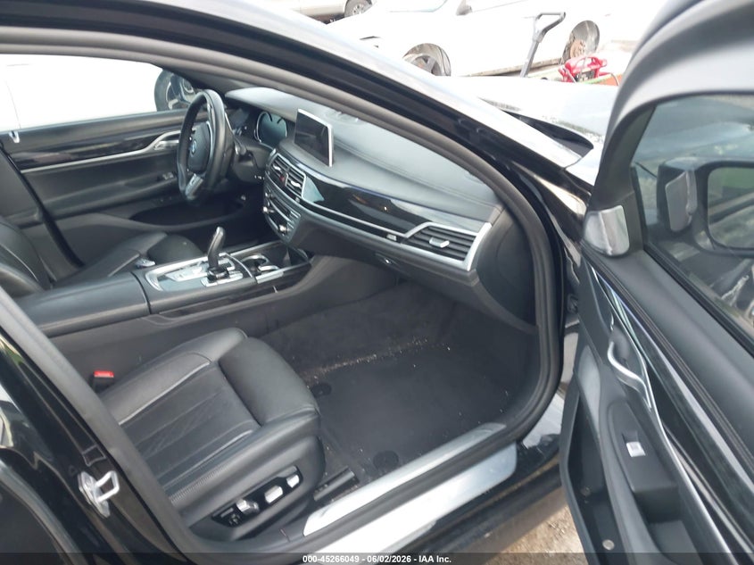 2019 BMW 7er VIN WBA7F0C5XKGM24653 IAAI salvage auction — RIGHT FRONT, Salvage Title, sold $5,600 on 2026-07-08 (photo 5)