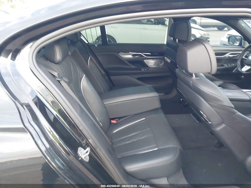 2019 BMW 7er VIN WBA7F0C5XKGM24653 IAAI salvage auction — RIGHT FRONT, Salvage Title, sold $5,600 on 2026-07-08 (photo 8)
