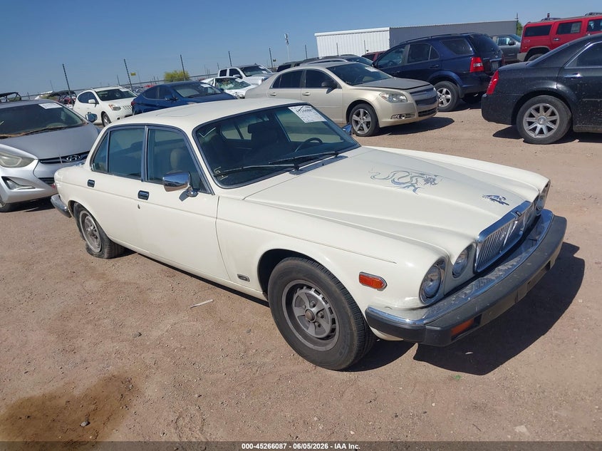 1987 Jaguar Xj series VIN SAJAV1343HC463885 IAAI salvage auction — NORMAL WEAR, Clear (Arizona), sold $1,825 on 2026-07-16 (photo 1)