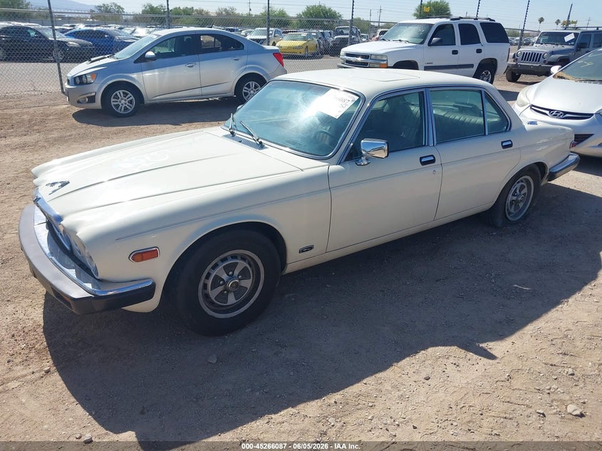 1987 Jaguar Xj series VIN SAJAV1343HC463885 IAAI salvage auction — NORMAL WEAR, Clear (Arizona), sold $1,825 on 2026-07-16 (photo 2)
